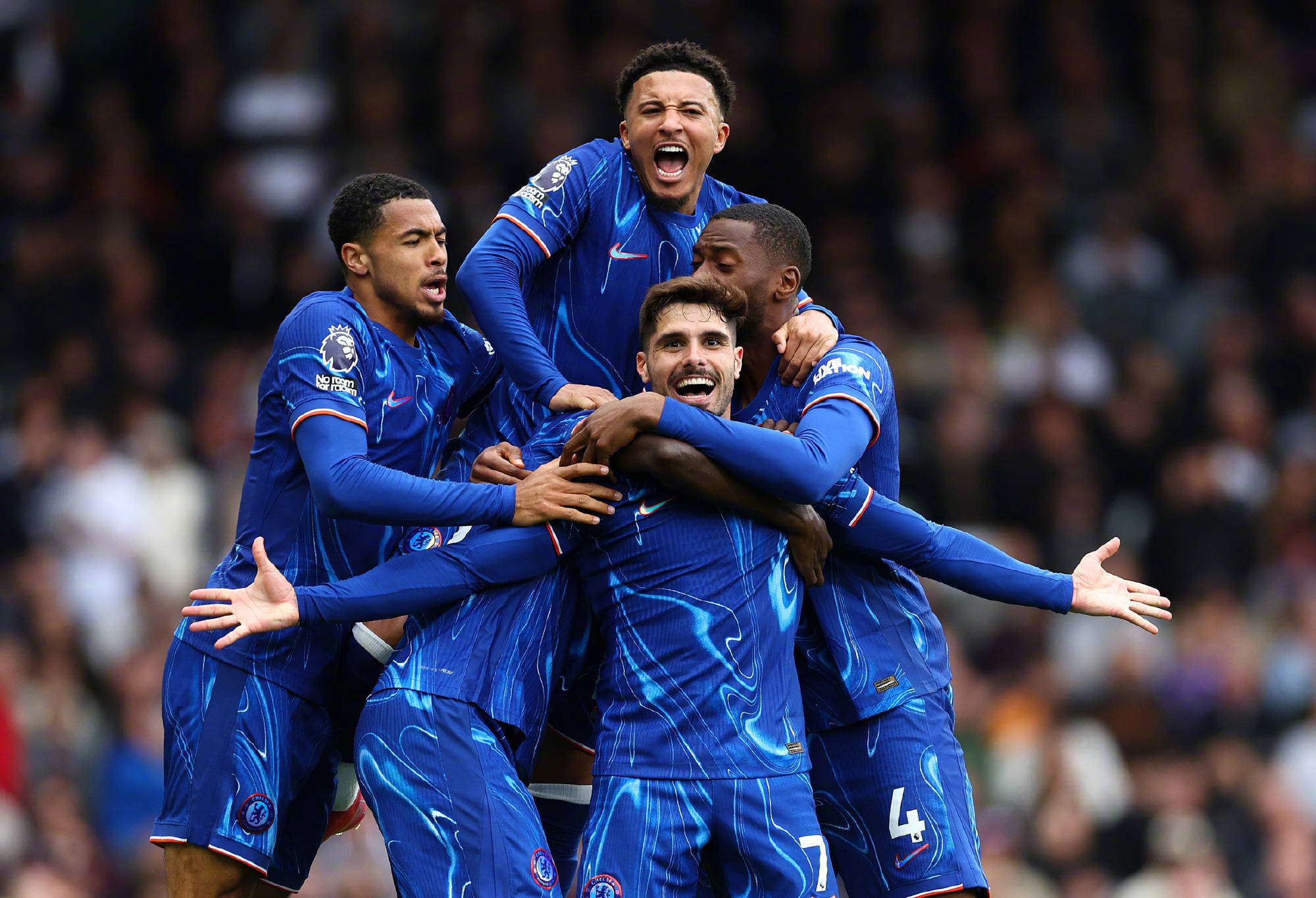 包含连胜势头难挡！英超豪取十连胜的词条