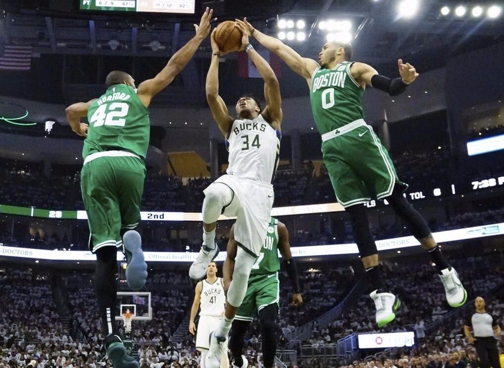 新疆队横扫雄鹿,欧文扛起全队 新疆队横扫雄鹿,欧文扛起全队